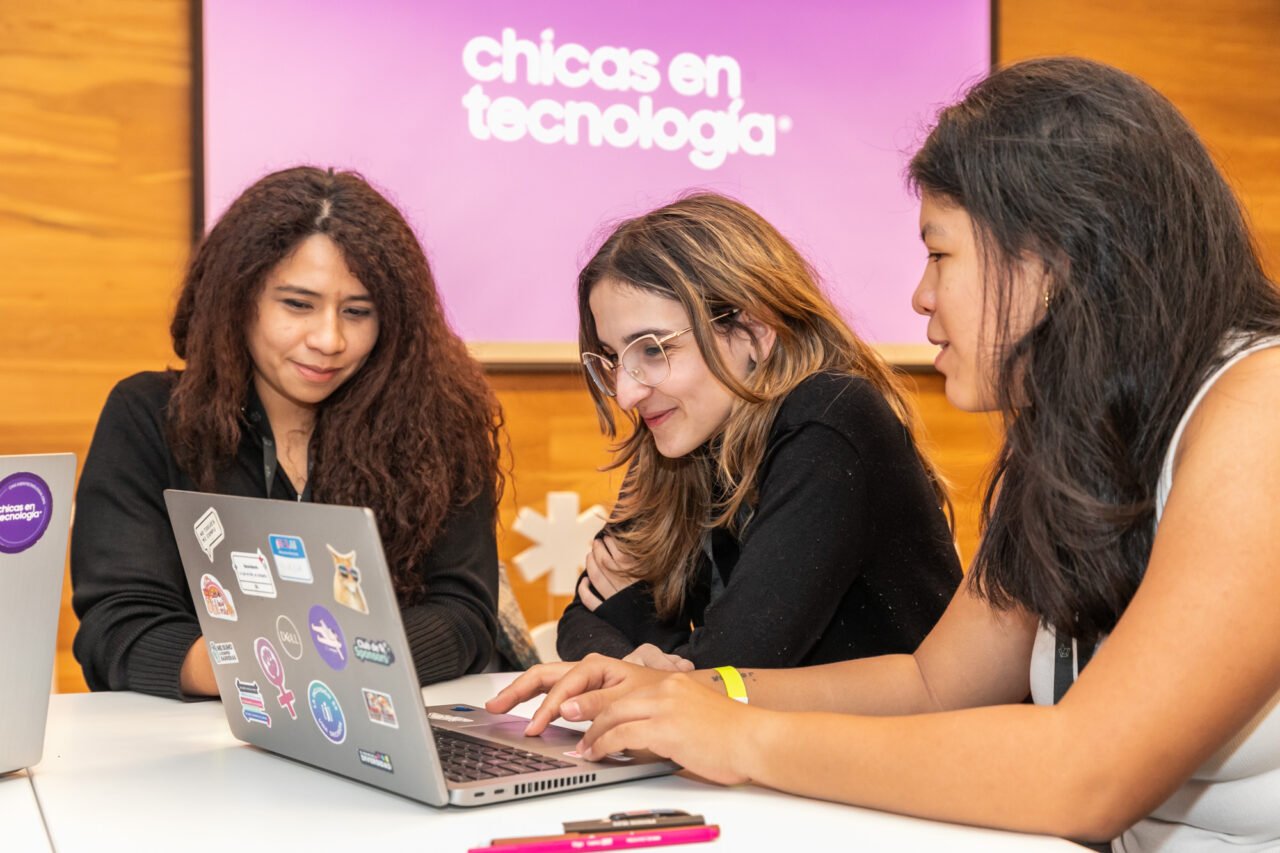 PUMM 2025: el festival de tecnología gratuito para mujeres jóvenes