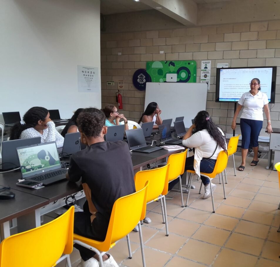 Más de 40 mil beneficiados con formación en tecnología en Barranquilla
