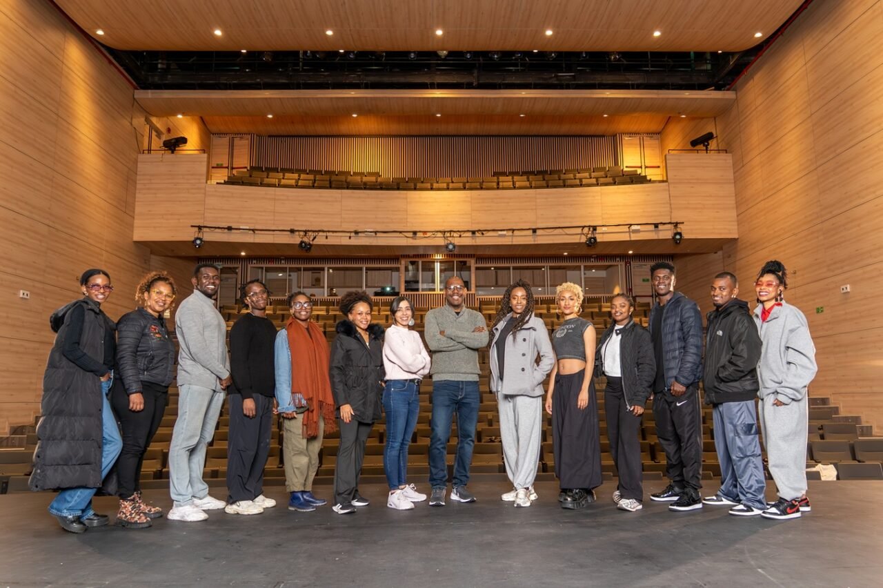 Aquí hay un pueblo: la obra de teatro que llega al Fiav y abre el Año Delia en el CNA