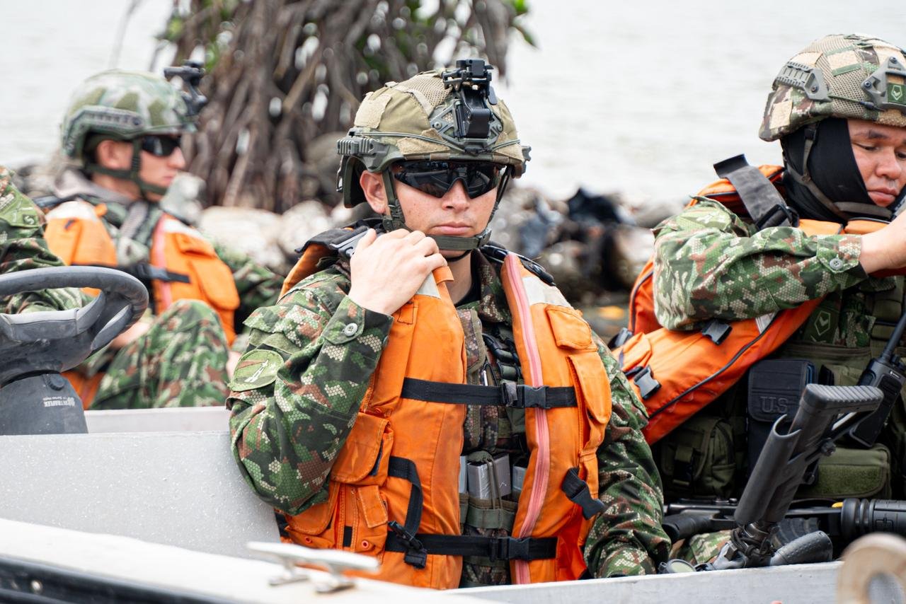 Primer patrullaje militar en la Ciénaga Grande de Santa Marta