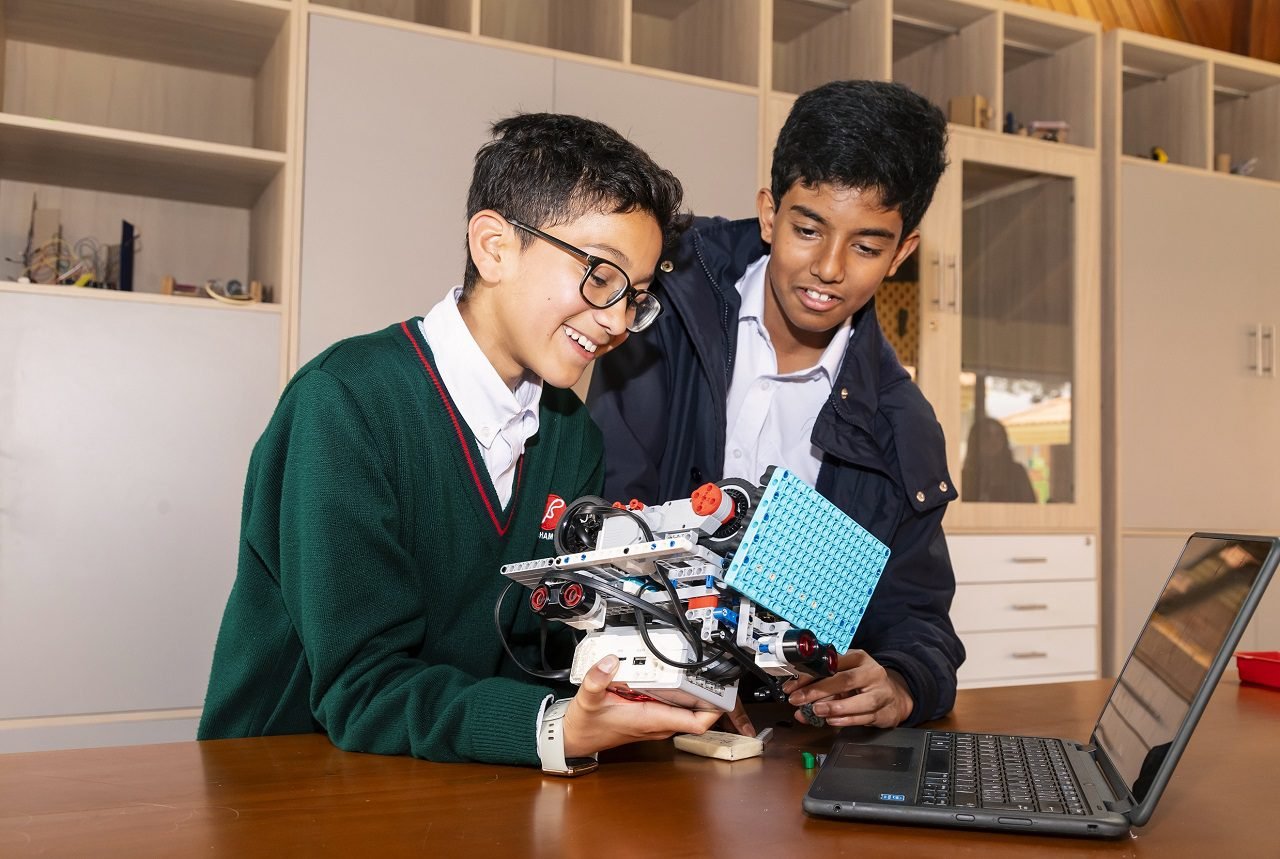 Convocatoria abierta para becas ‘Creer en Colombia’ del Buckingham School