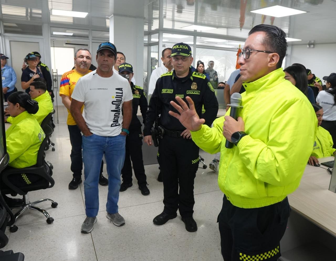 Alcalde Char entrega a la Policía Centro Local de Análisis Criminal para ¡SEGUIR DÁNDOLE DURO A LOS BANDIDOS!
