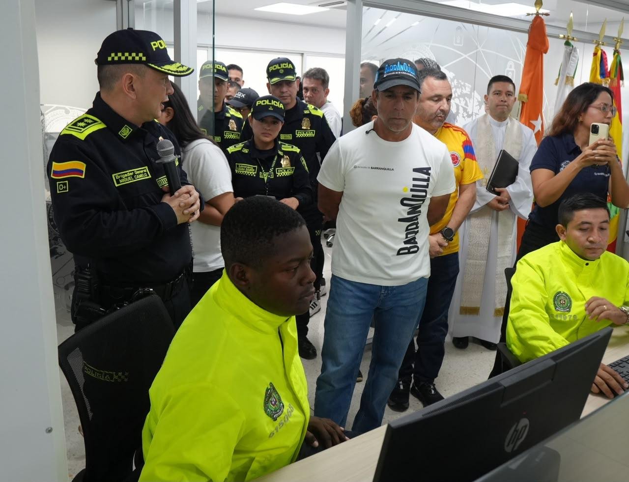 Alcalde Char entrega a la Policía Centro Local de Análisis Criminal para ¡SEGUIR DÁNDOLE DURO A LOS BANDIDOS!