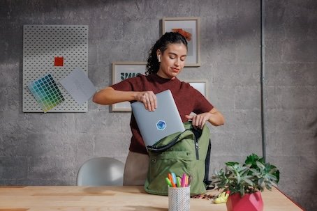 Mujeres en Colombia avanzan en habilidades de IA