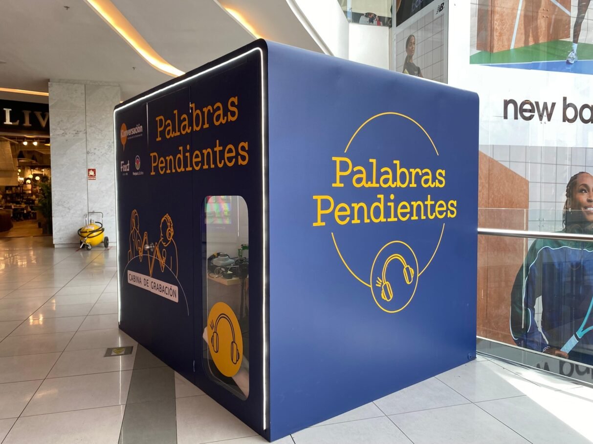 En Bogotá abren espacios de encuentro emocional con cabinas móviles de conversación
