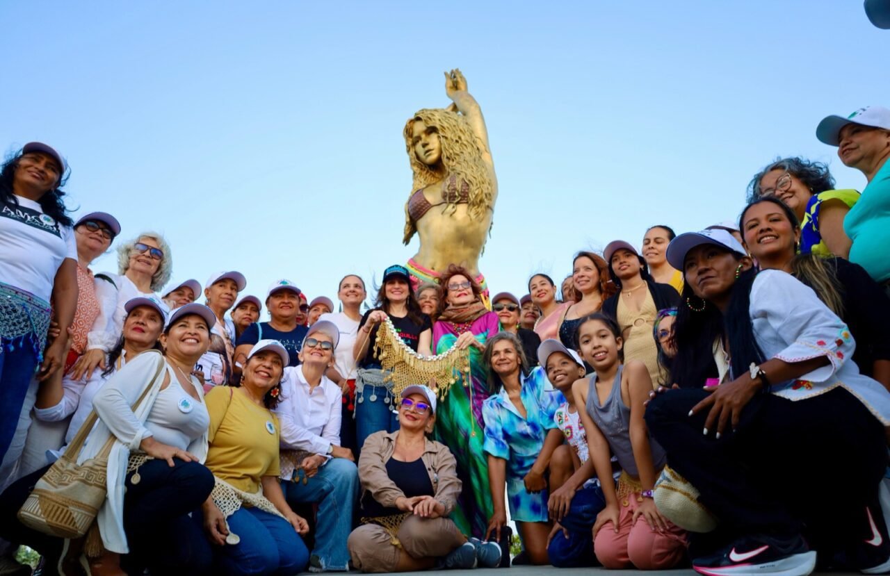 Con un caderín de 3 metros, se rinde homenaje a la sensualidad de Shakira