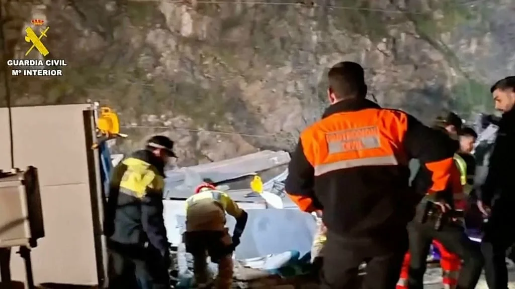 Rastros del trágico choque ferroviario