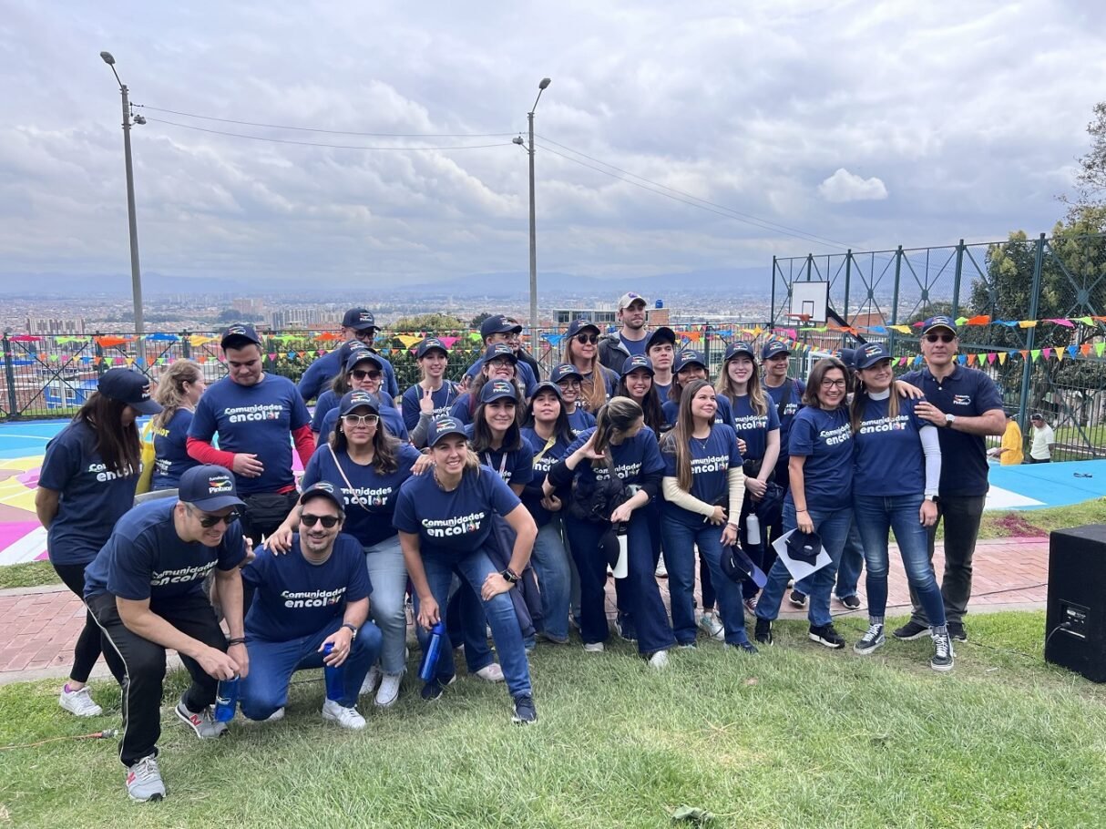 Tejidos Urbanos, iniciativa que lidera primera dama de Bogotá, revitaliza una cancha en Ciudad Bolívar