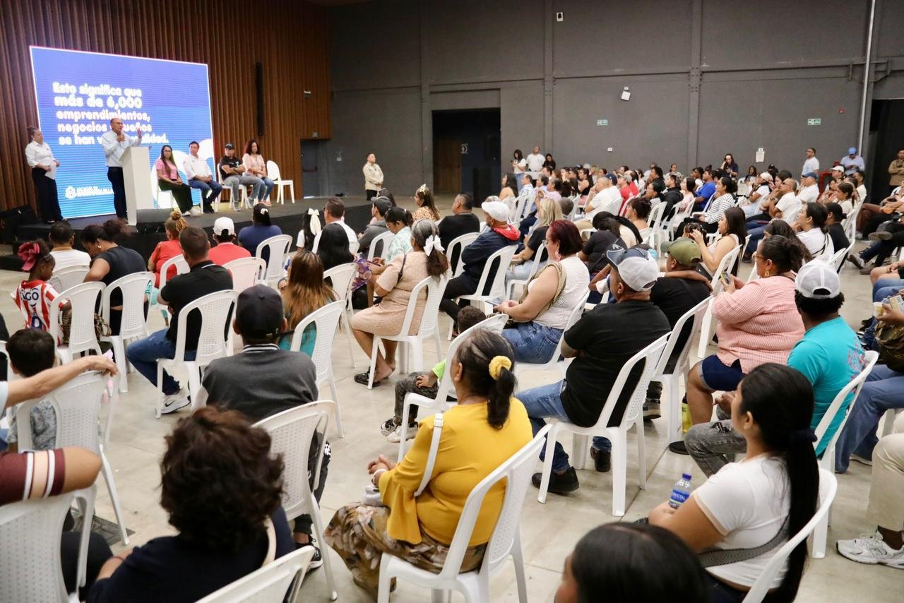 Entregan nuevos credichéveres por $680 millones a 267 microempresarios de Barranquilla