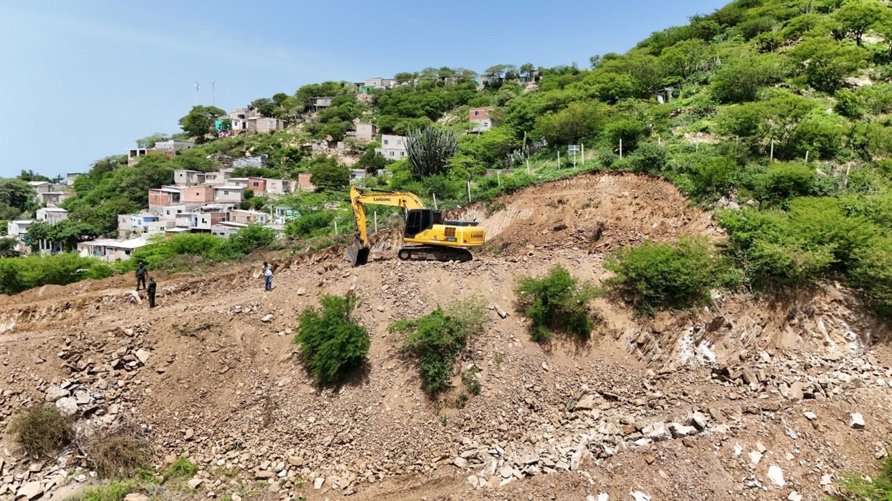 Inician acciones contra la expansión no controlada de construcciones en cerros samarios
