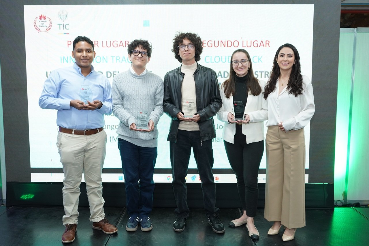 8 equipos de 3 universidades destacan en tecnología: irán a torneo TIC internacional