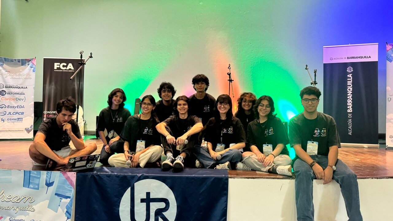 3 estudiantes de la Humboldt ganan 1er puesto en Daydream Barranquilla 2025