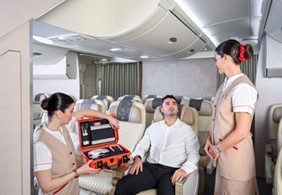 Salvar vidas en el aire: Emirates y Parsys diseñan innovadora estación de telemedicina para pasajeros a bordo