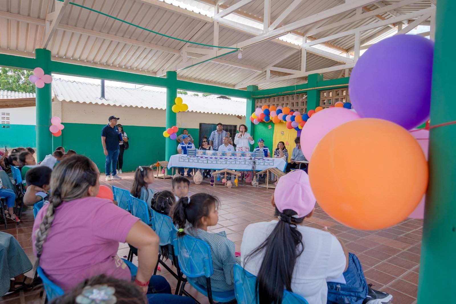 Más de 1.500 estudiantes de comunidades indígenas de La Guajira reciben dotación tecnológica