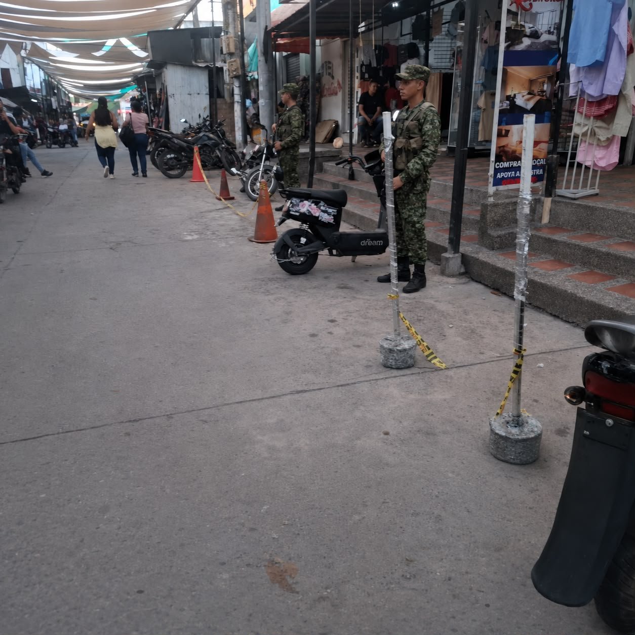 Militares y Grupo Élite de la Policía custodian zona comercial de Fundación