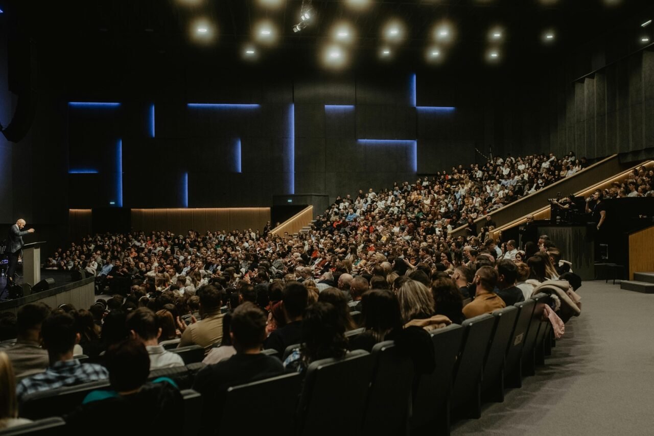 Llega la cumbre laboral 2025: cómo entender y responder a las reformas que cambian el empleo en el país
