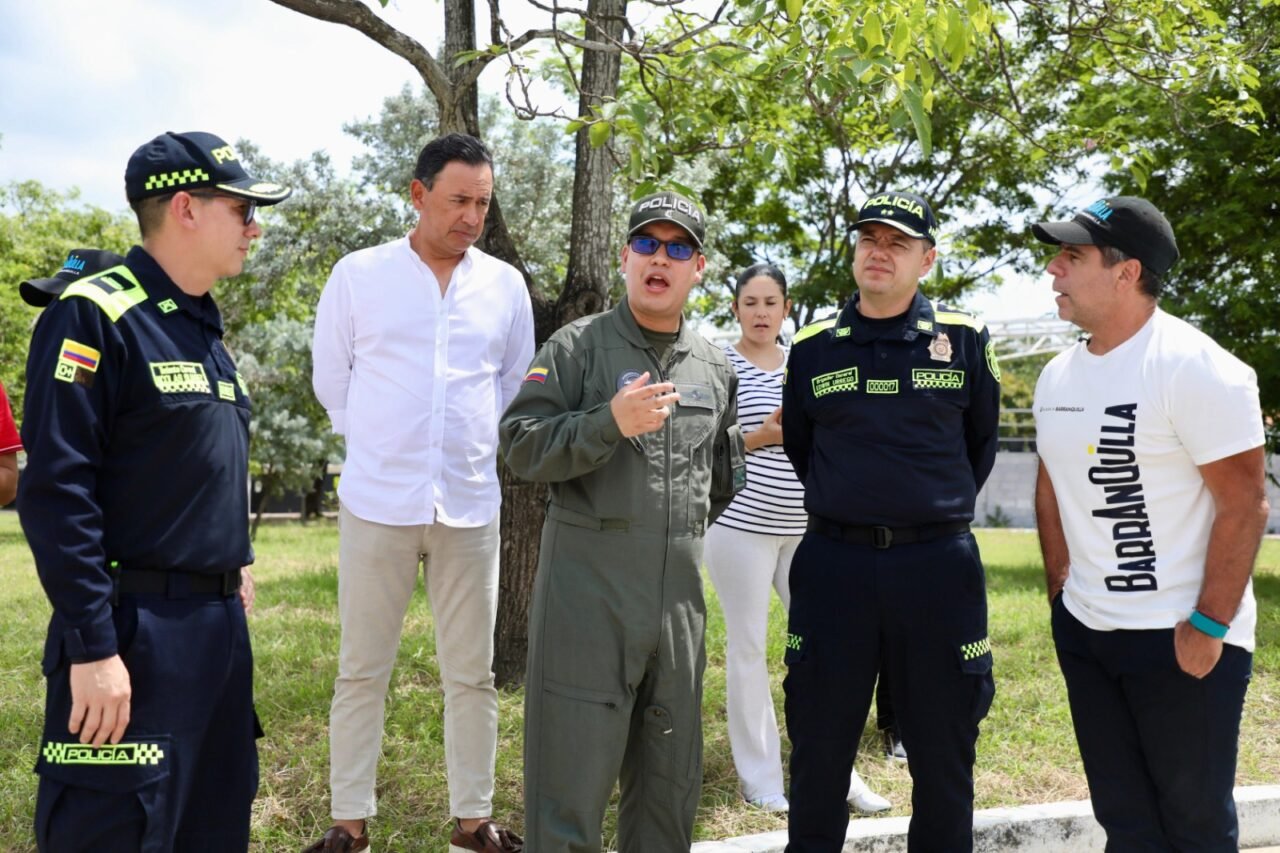 Un Halcón persigue a los criminales en Barranquilla