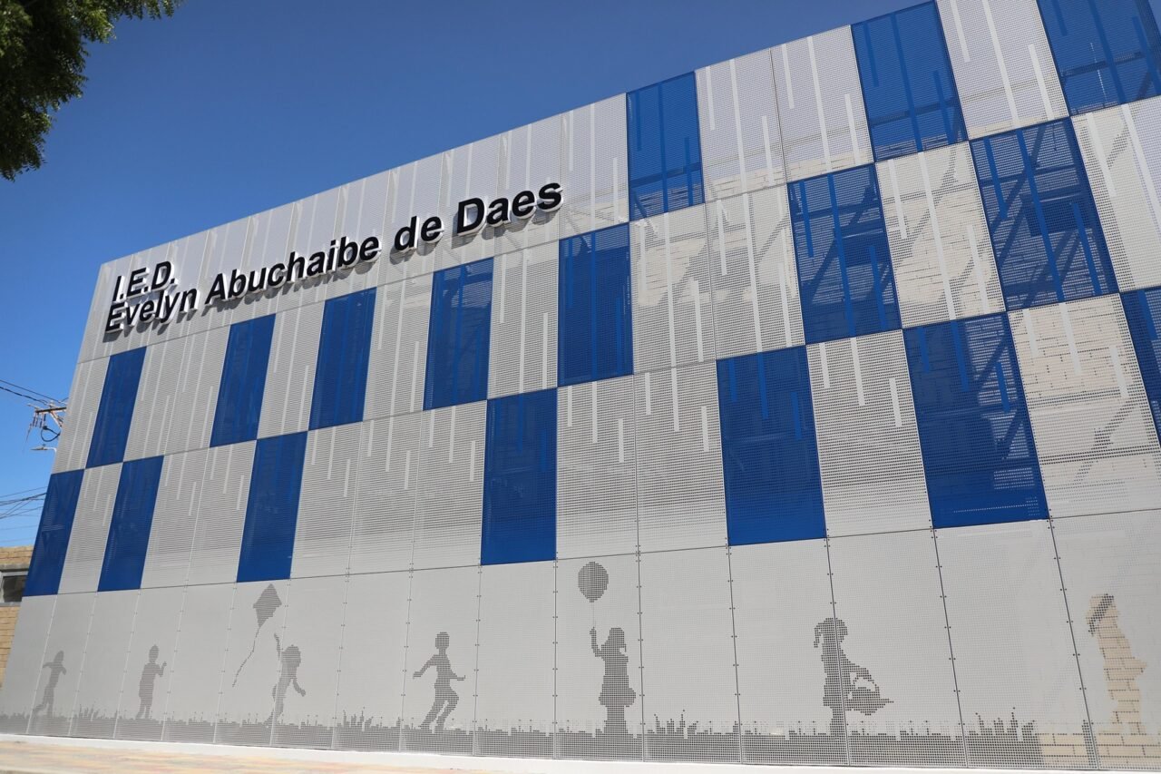 Inaugurado en La Playa el Colegio Evelyn Abuchaibe de Daes, nuevo aporte de la Fundación Tecnoglass ES a la educación