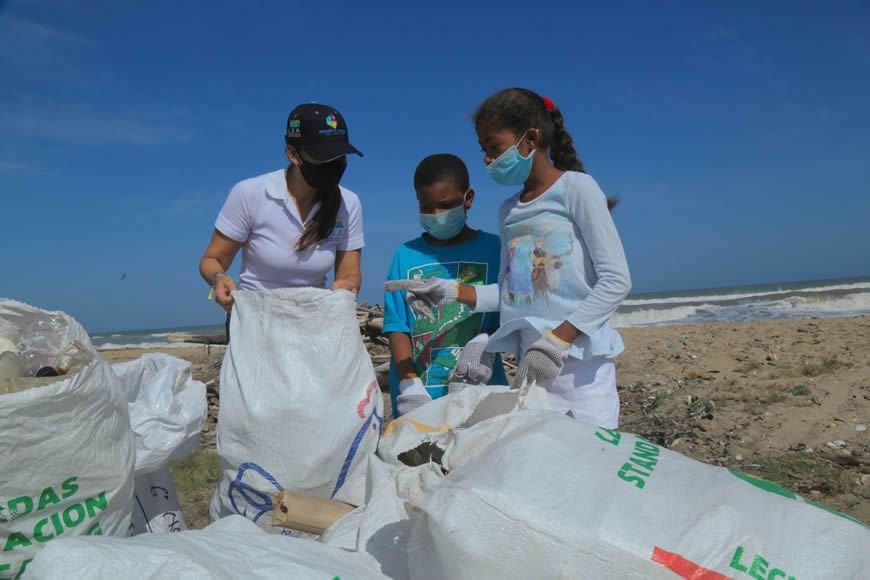 Carnaval Educativo del Mar: el único ambiental del país, transforma a Bocatocino y Punta Astilleros