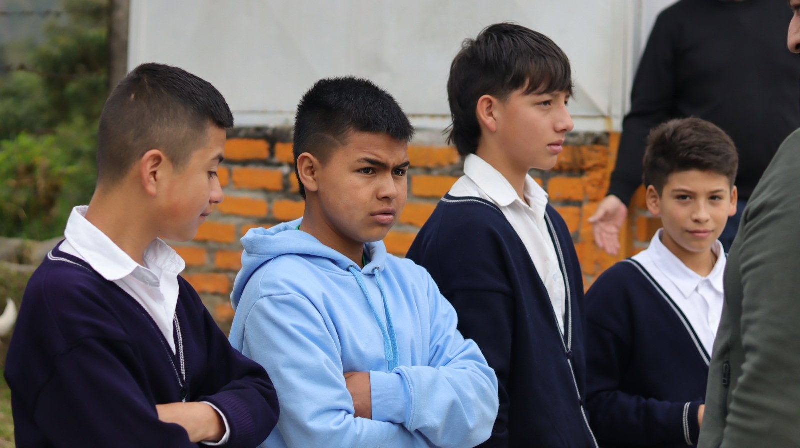 Solo 1 de cada 2 adolescentes accede a la educación media