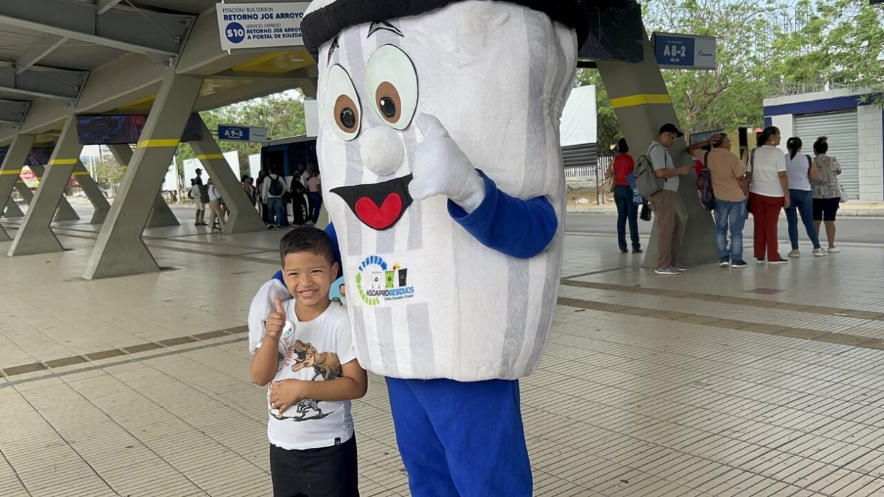 Alcaldía y Transmetro realizan pedagogía sobre el manejo de residuos en Barranquilla