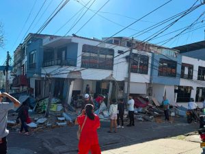 Sube a 329 la cifra de muertos y 4.600 heridos por el terremoto en Colombia
