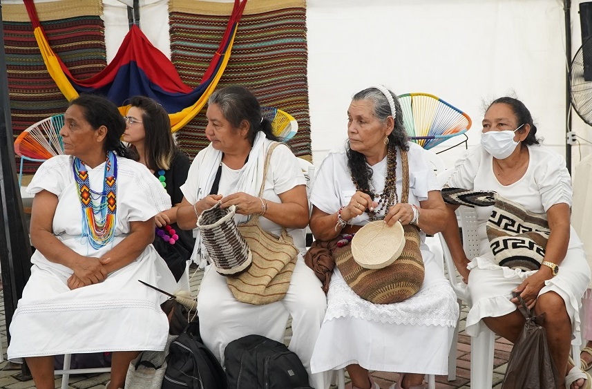 Mujeres artesanas