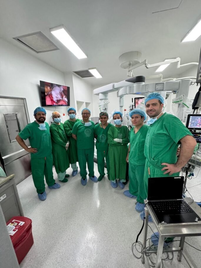 Lanzan programa de formación en cirugía robótica con tecnología Da Vinci