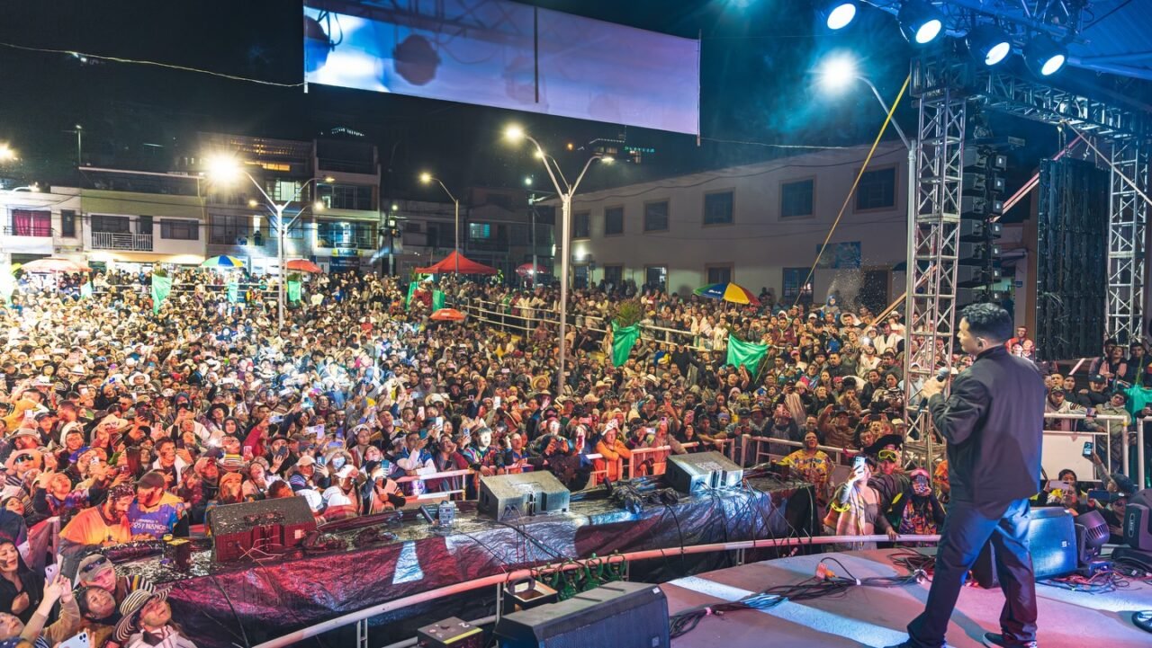 Jorge Celedón, rey musical en el carnaval de Blancos y Negros en Nariño