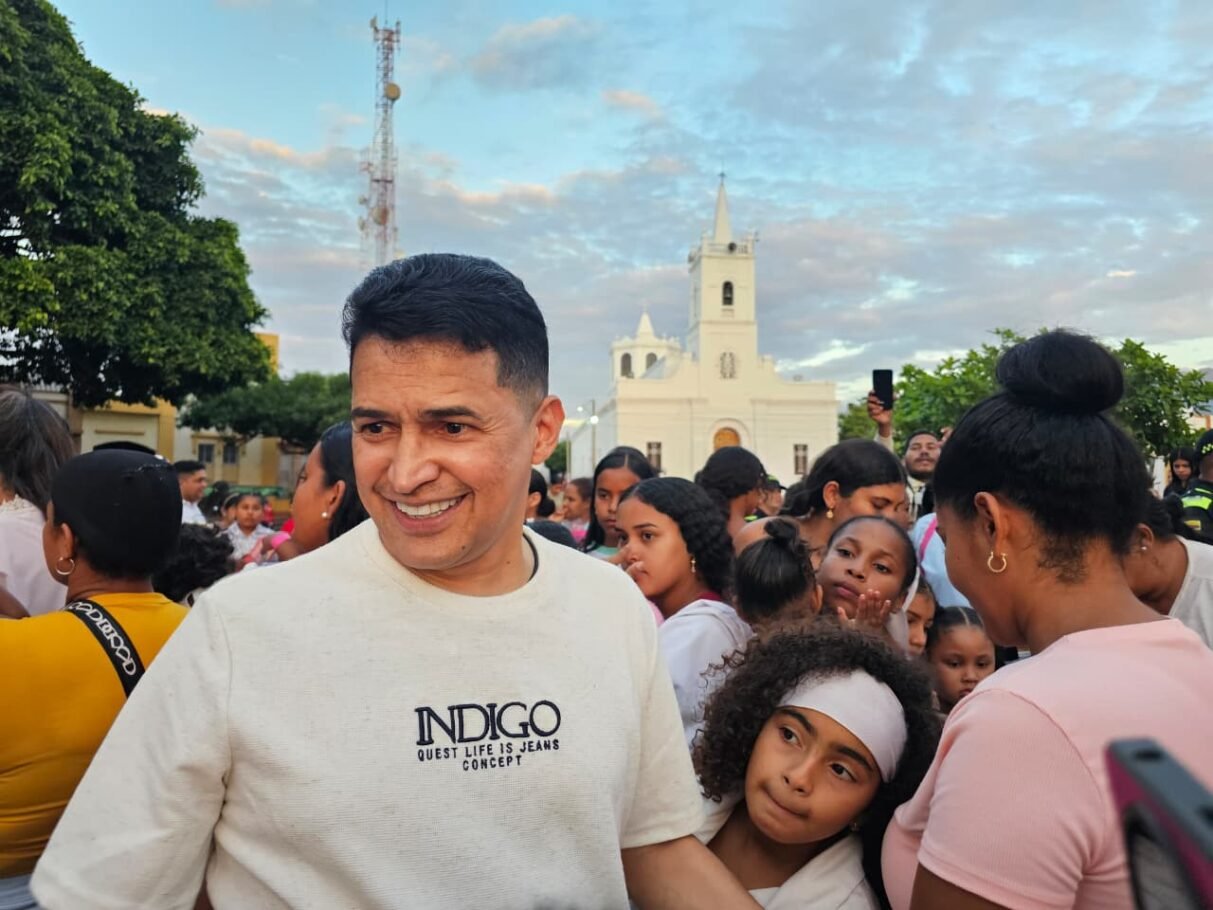 Jorge Celedón alegró la Navidad de los niños de Villanueva