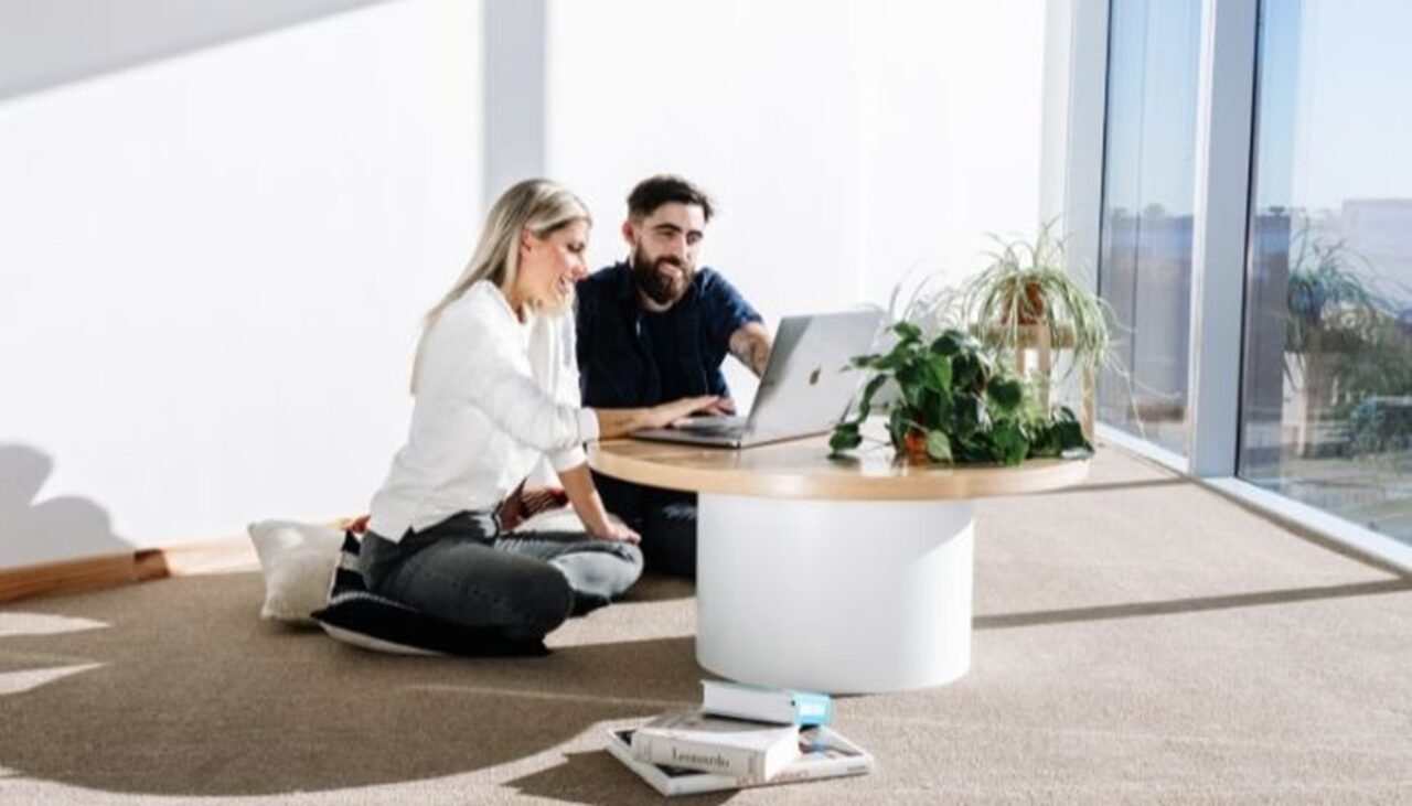 Asistente virtual con inteligencia artificial que transforma el comercio conversacional