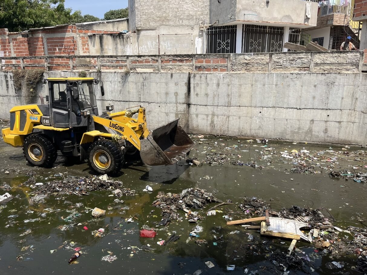 Barranquilla: limpian más de 4 kilómetros del arroyo Don Juan, previo a la época invernal