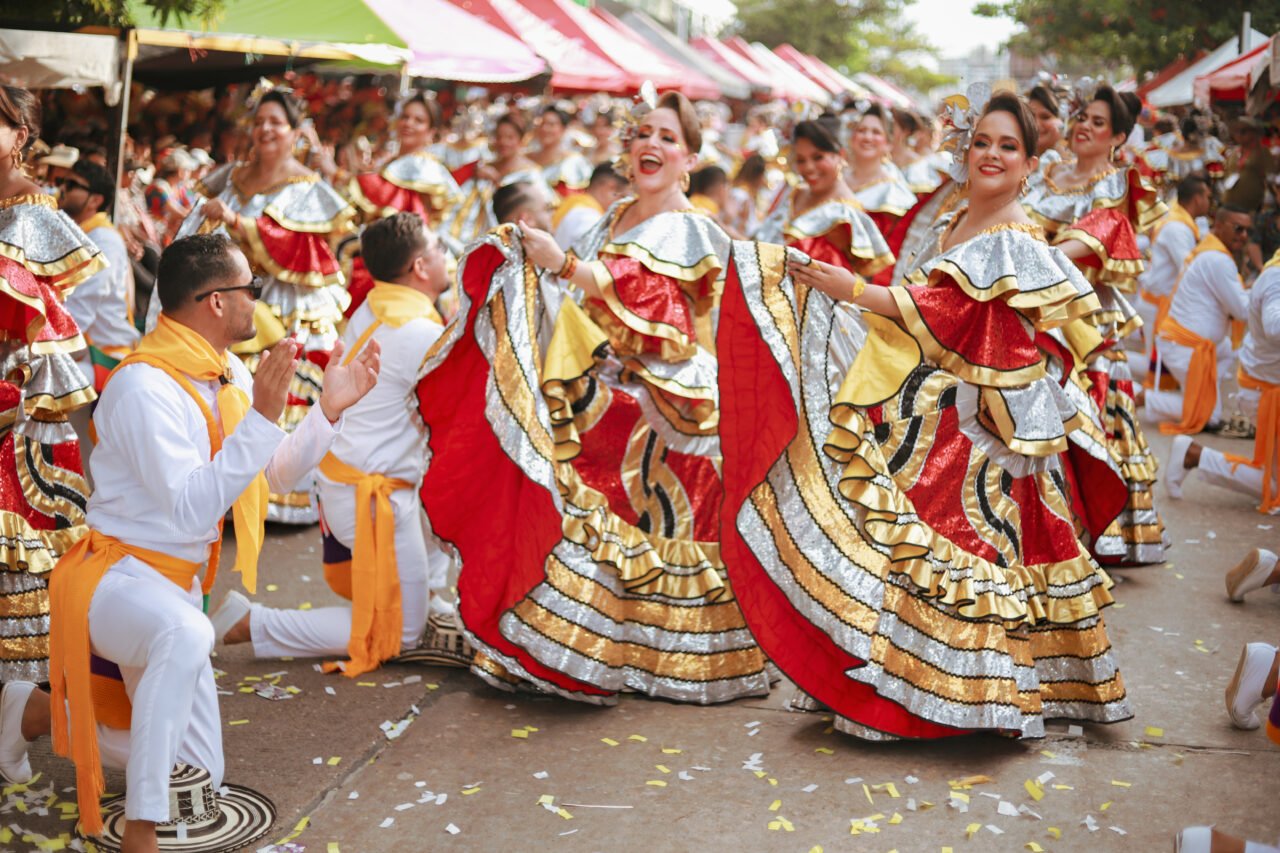 Un río desbordado de música, color, tradición y fantasía
