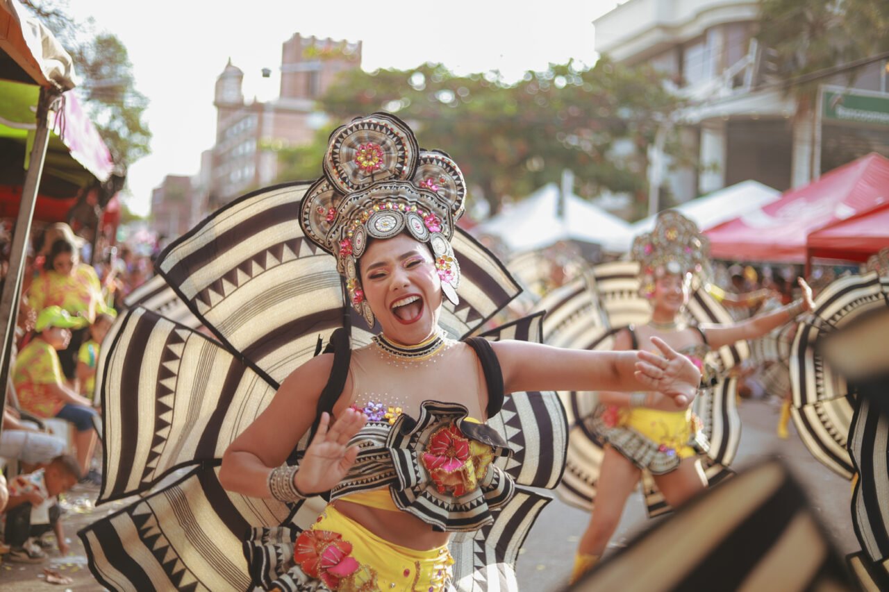 Un río desbordado de música, color, tradición y fantasía