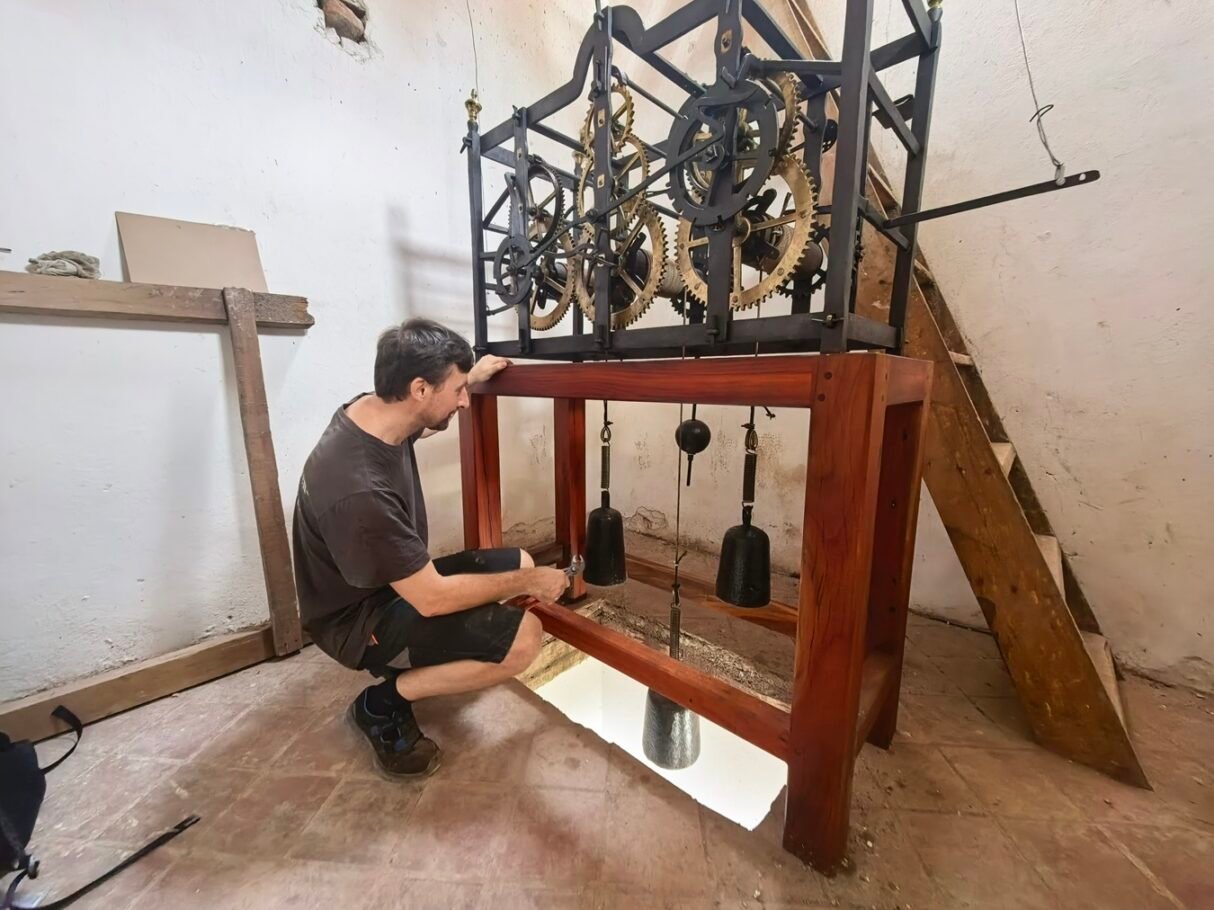 Mompox revive el sonido de sus relojes históricos tras más de 20 años de silencio