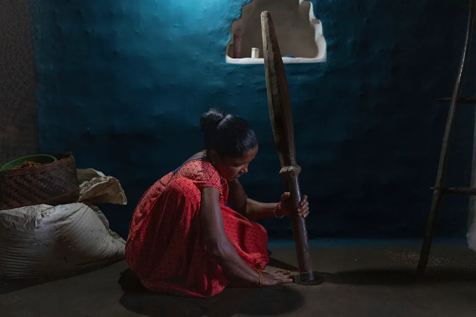 En India, mujeres indígenas y sus “mapas de sueños” buscan proteger las tierras del cambio climático