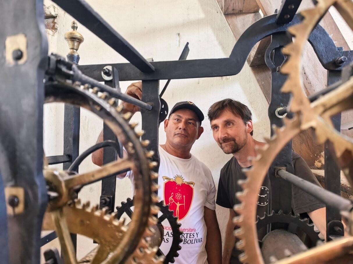 Mompox revive el sonido de sus relojes históricos tras más de 20 años de silencio