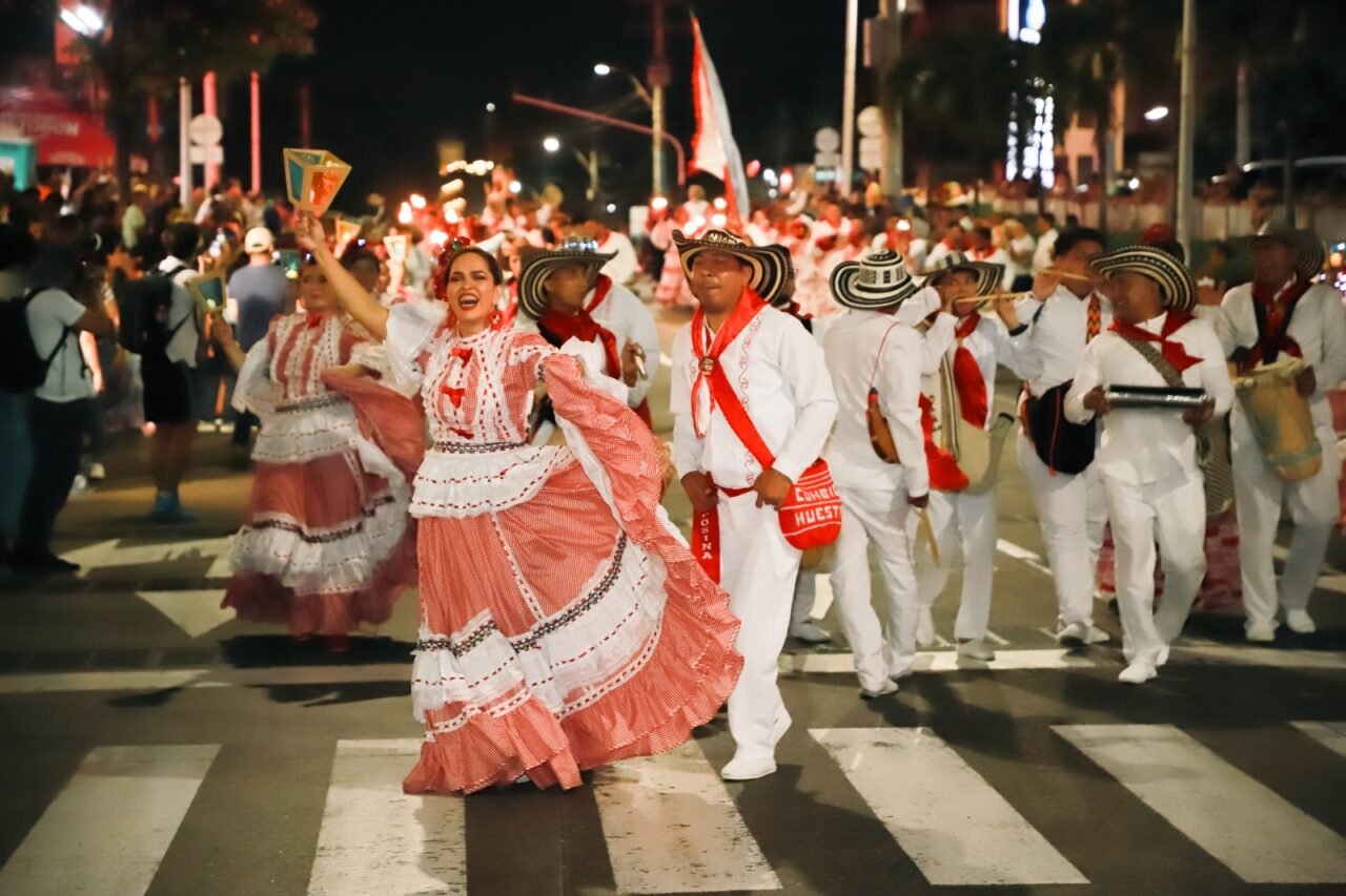 La ‘Noche de Faroles y Tambores’ rinde homenaje a Palma Africana y Carmen Meléndez por sus 50 años de tradición