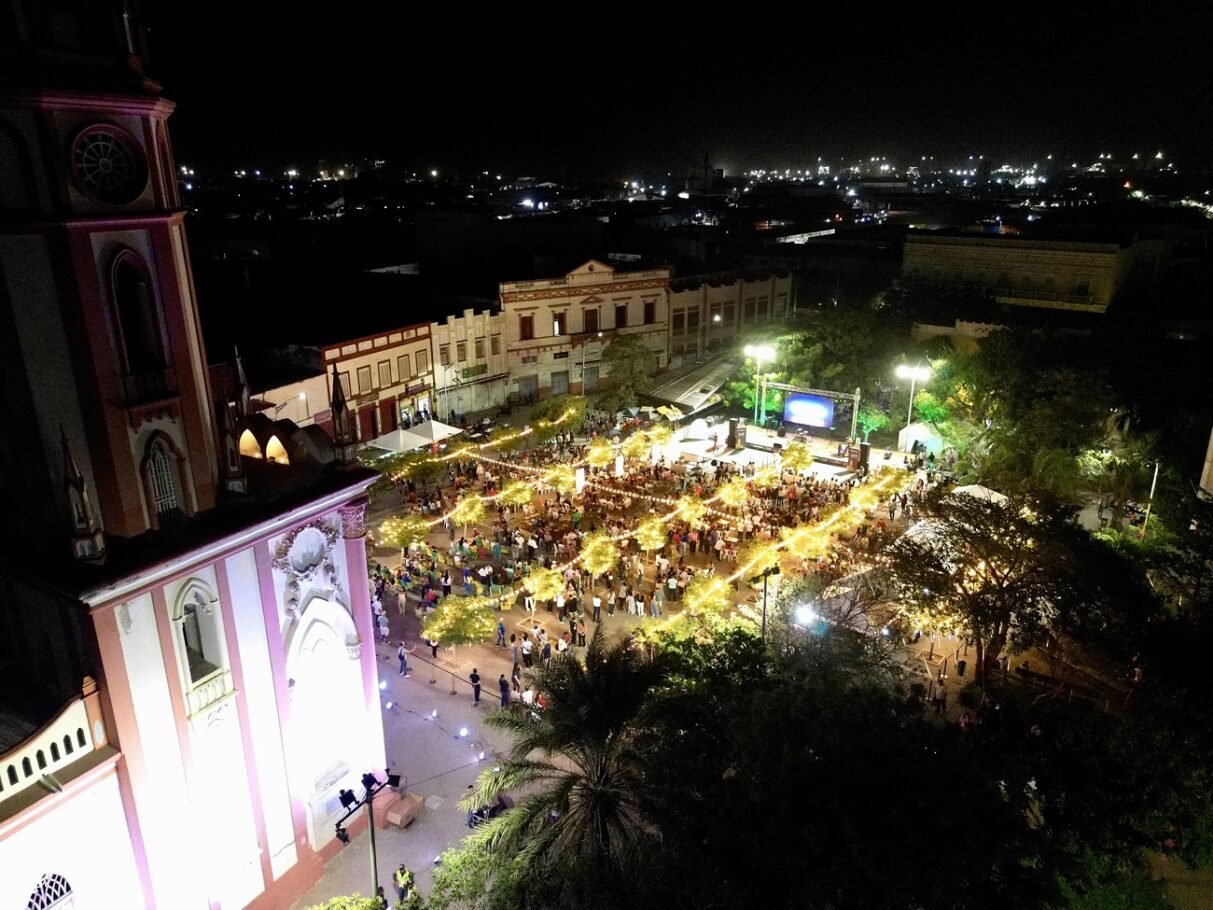 Atractivo: la plaza de San Nicolás volvió a brillar con Noches de Centro