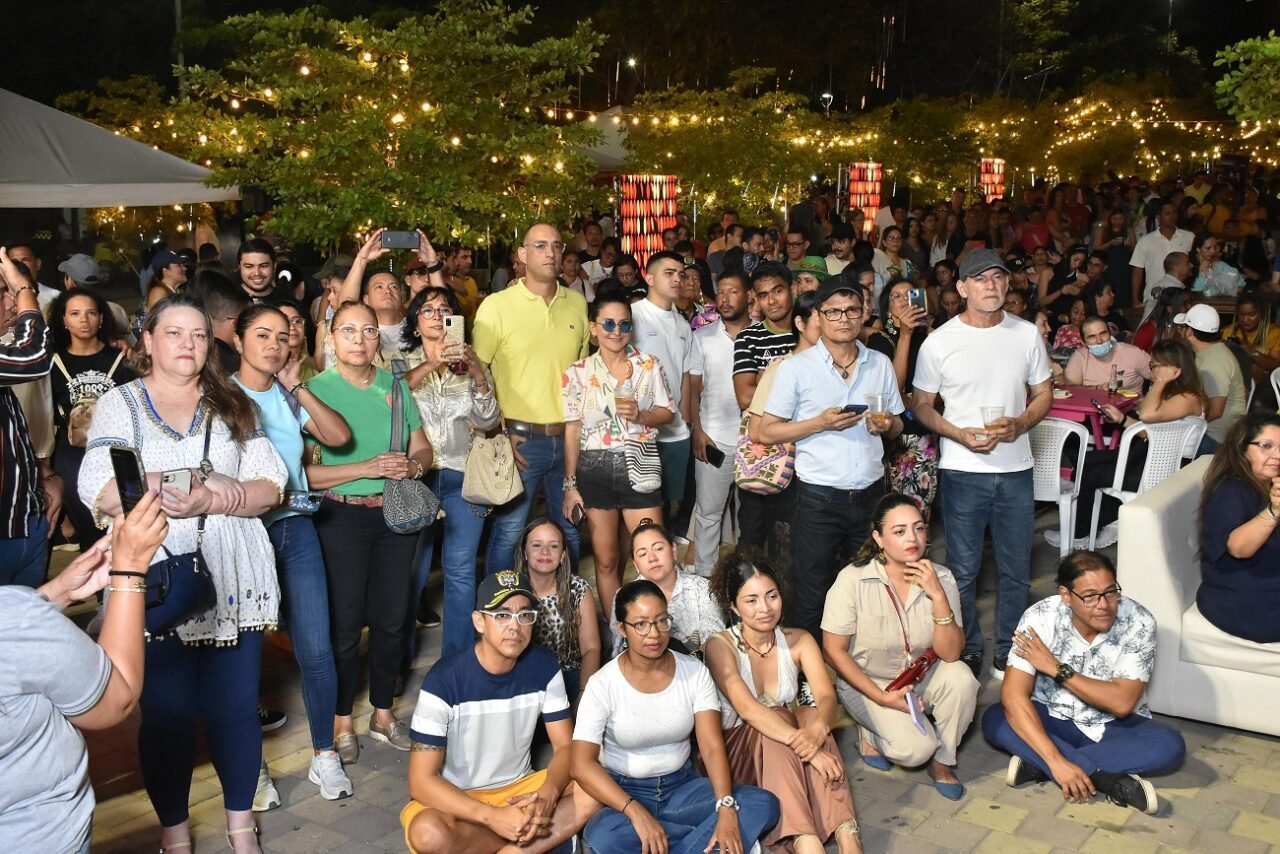 Atractivo: la plaza de San Nicolás volvió a brillar con Noches de Centro