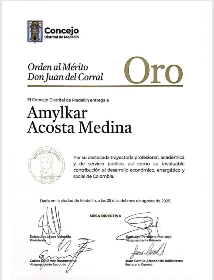 Homenaje del Concejo de Medellín al exministro Amylkar Acosta Medina