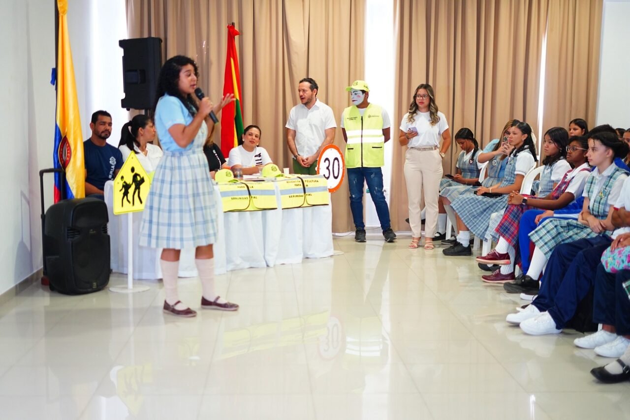 Promueven la educación vial con dotación para patrullas escolares en Barranquilla