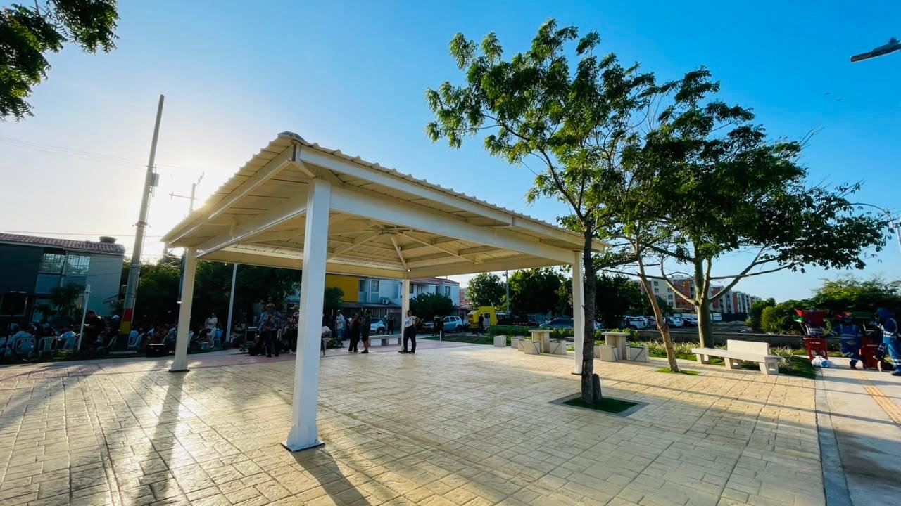 Alcalde Char entregó un nuevo parque en Caribe Verde