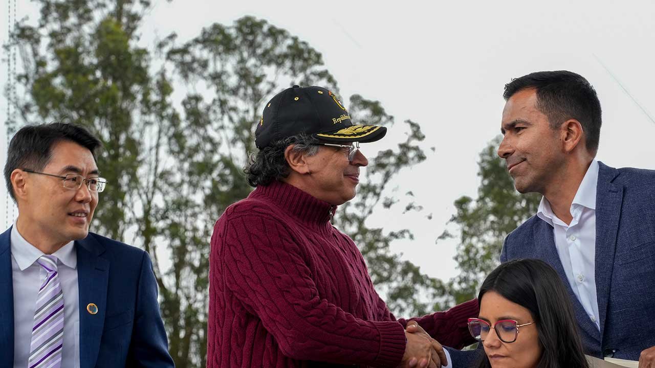 Corredor férreo Bogotá-Facatativá es un sistema más moderno y sostenible: Petro