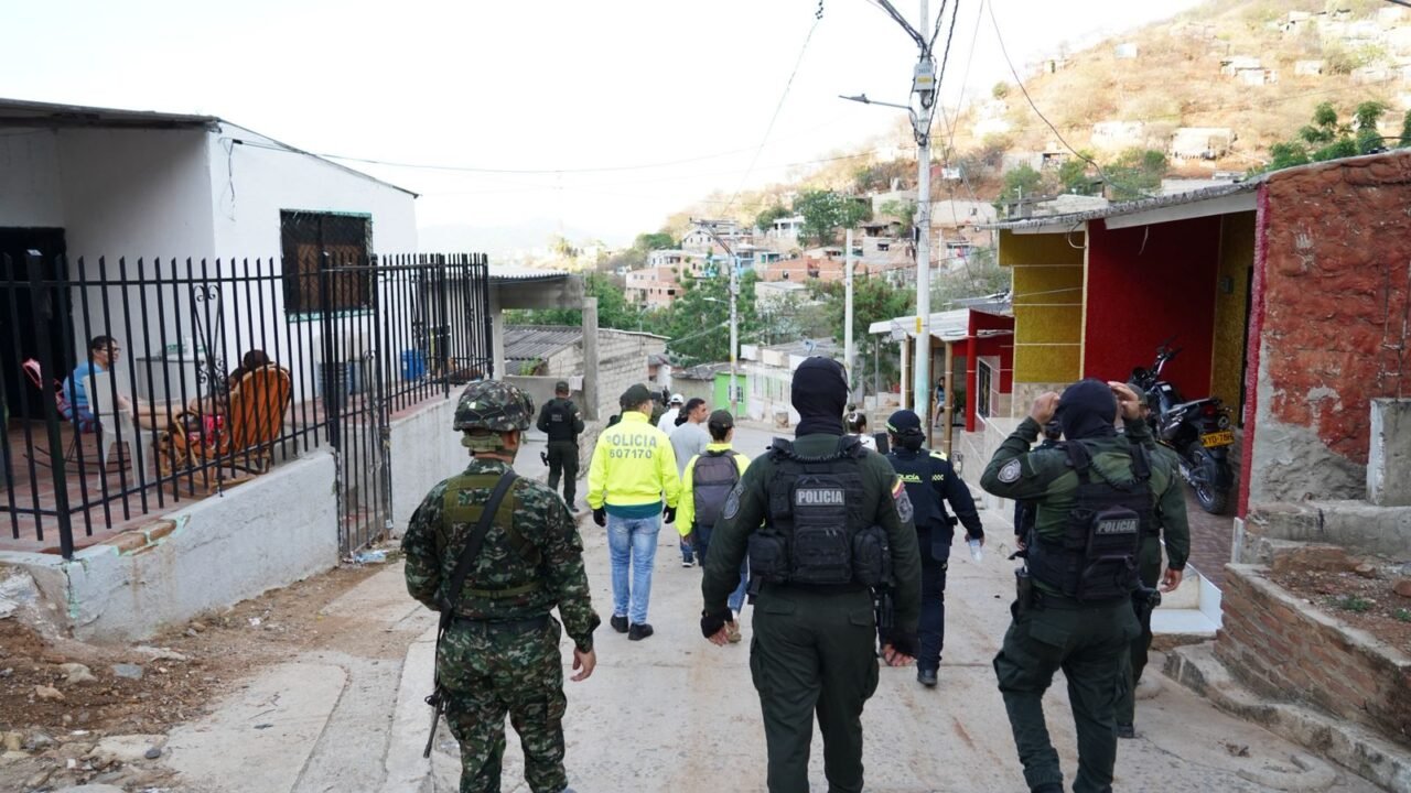 Policía y Ejército salen a patrullar los barrios del sur en Santa Marta
