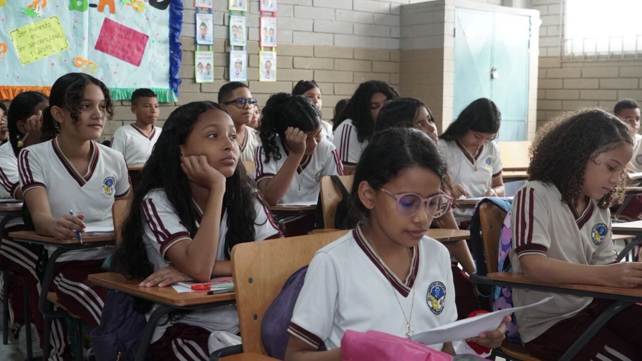 Cerca de 200 mil esudiantes regresaron a clases este lunes en Barranqilla