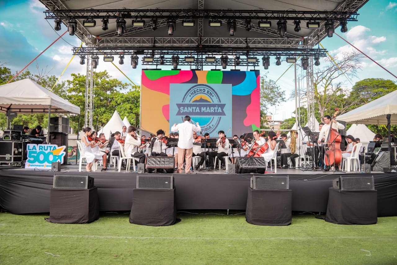 Con música, emprendimiento y espíritu navideño se inició SamaFest