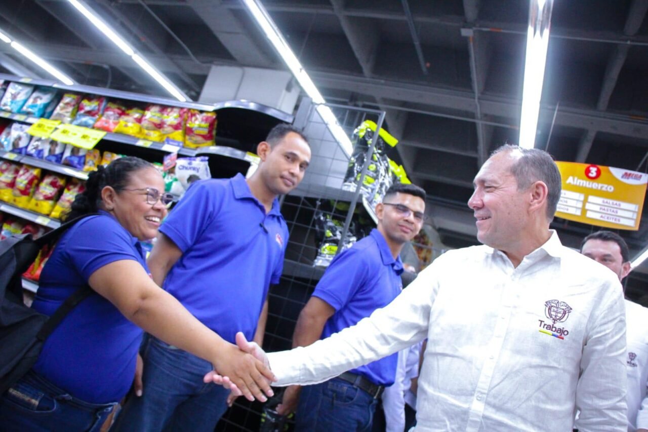 Megatiendas del Caribe formaliza a 180  trabajadores