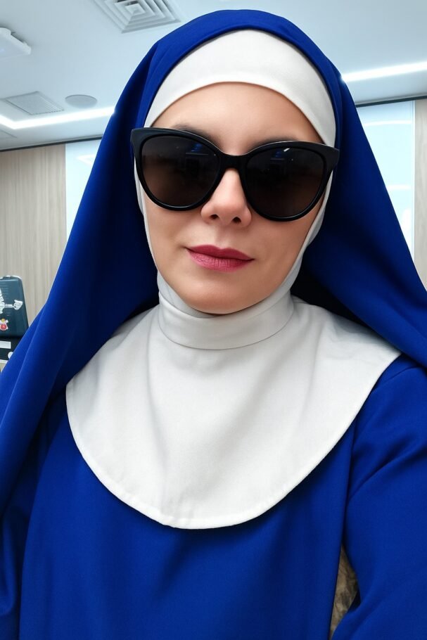 Una comedia divina llega a Bogotá: ayudando a su Reverenda Madre