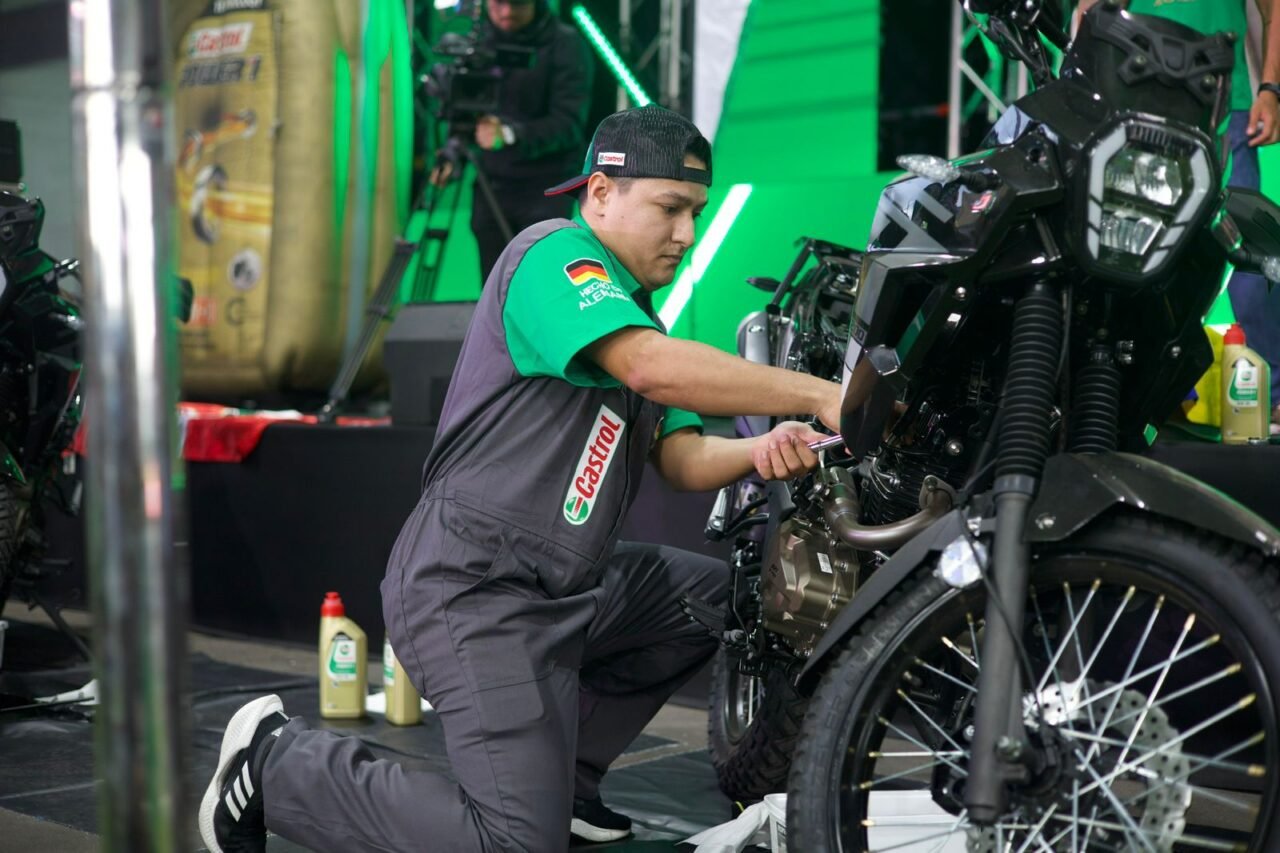 En la Expo2ruedas, un mecánico logró arreglar motocicleta en 11 minutos